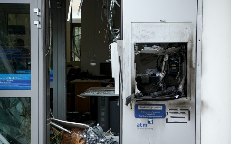 Εμπρηστική επίθεση σε υποκατάστημα τράπεζας στο Γαλάτσι