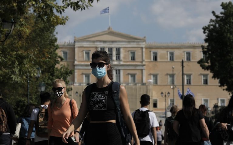 Κορωνοϊός: Χωρίς μάσκες από σήμερα – Πού θα παραμείνουν
