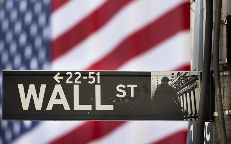 Ερμηνεύοντας τη Wall Street: Στο «απόλυτο χάος» οι αναλυτές – Πιο «μπερδεμένοι» από κάθε άλλη φορά