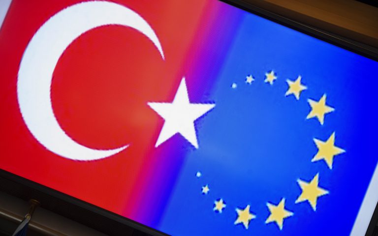 Reuters: Αποτυγχάνει η τακτική «μαστίγιο και καρότο» προς την Τουρκία