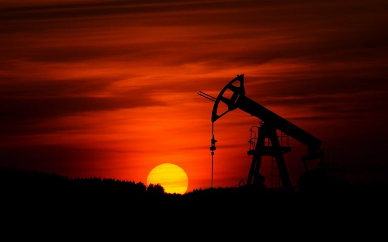 Και νέα μείωση της παραγωγής πετρελαίου «ζυγίζει» η Ρωσία