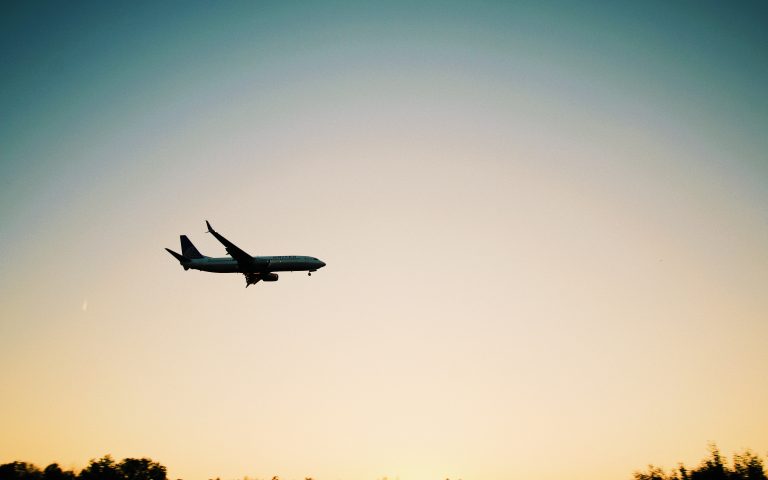 «Πράσινα» έως το 2050 το 70% των καυσίμων αεροσκαφών σε αεροδρόμια της ΕΕ
