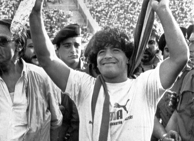 Το παγκόσμιο ποδόσφαιρο αποχαιρετά τον Ντιέγκο Μαραντόνα