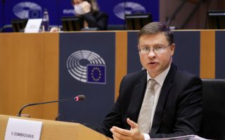Dombrovskis: Η Κίνα πρέπει να έχει ενεργή συμμετοχή στη μεταρρύθμιση των κανόνων του ΠΟΕ