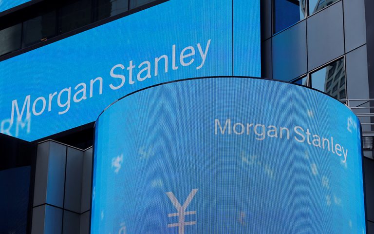 Morgan Stanley: Μετά από 12 χρόνια, συστήνει επενδύσεις σε μετρητά έναντι των μετοχών