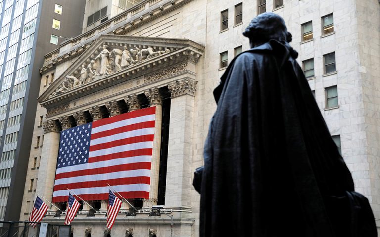 Το εκρηκτικό κοκτέιλ της αμερικανικής οικονομίας: 35% πιθανότητες ύφεσης «βλέπει» η Goldman Sachs