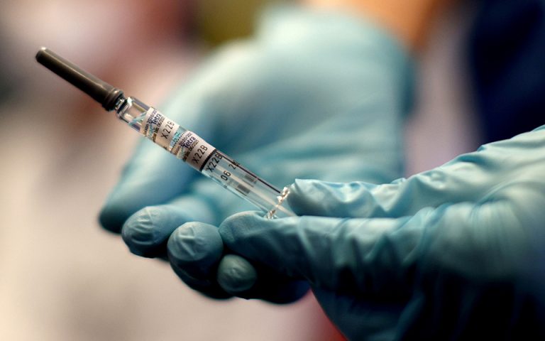 Ποιοι θα εμβολιαστούν πρώτοι σε κάθε χώρα