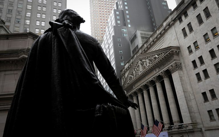 Wall Street: Η κλιμάκωση των αποδόσεων των ομολόγων φέρνει ρευστοποιήσεις 