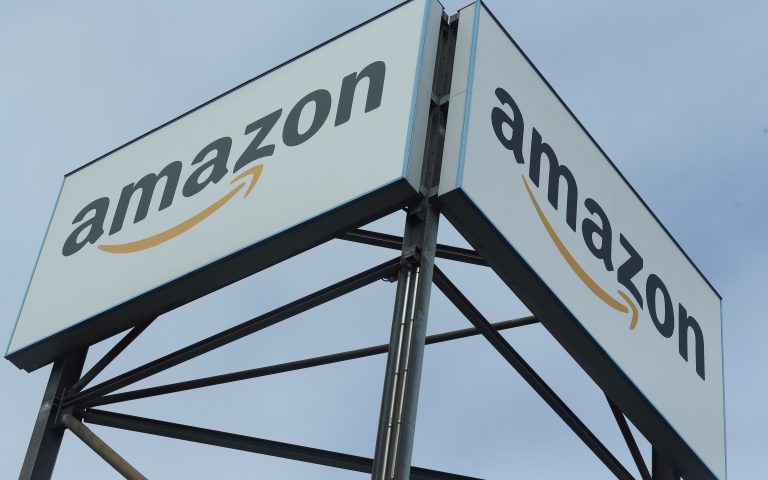 Amazon: Προσφέρει δωρεάν πανεπιστημιακή μόρφωση σε εργαζομένους της