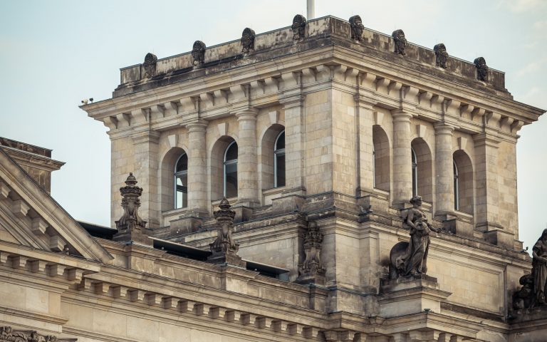 Σε ύψη-ρεκόρ ο δανεισμός της «φειδωλής» Γερμανίας το 2021