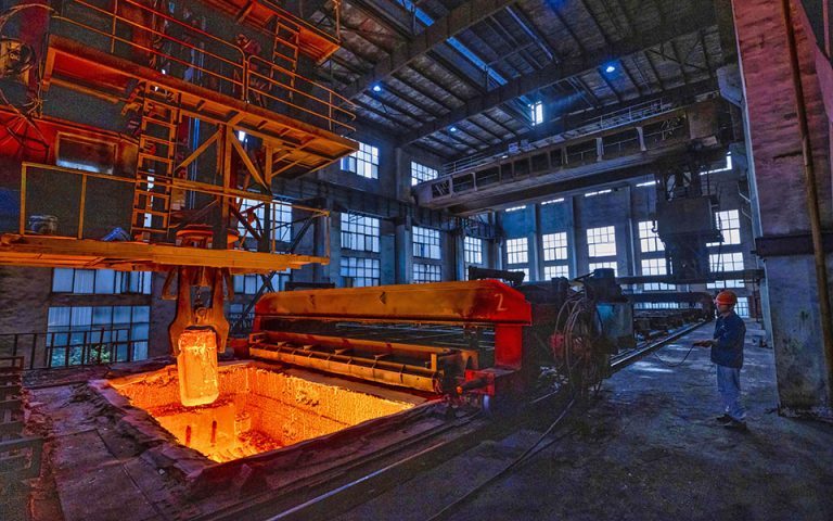 ΕΛΣΤΑΤ: Μειωμένες οι επενδύσεις στη βιομηχανία σιδήρου και χάλυβα το 2021