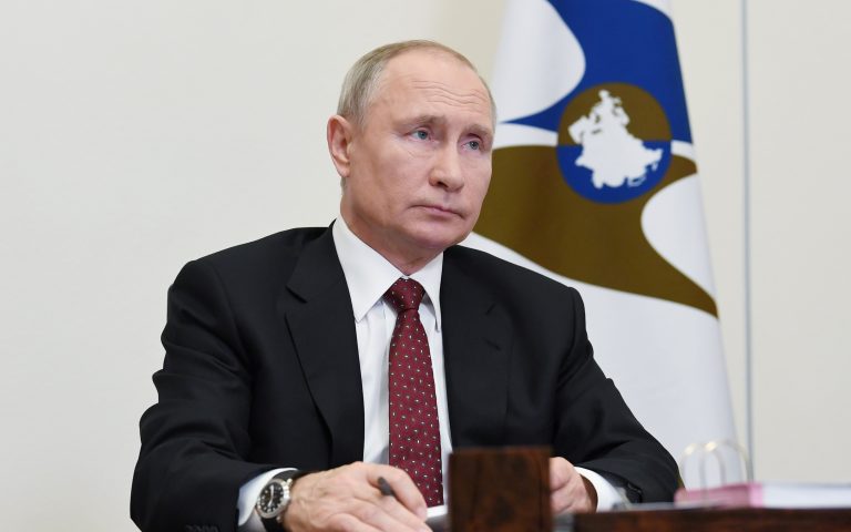 Γιατί ο Πούτιν δεν κάνει το εμβόλιο Sputnik V