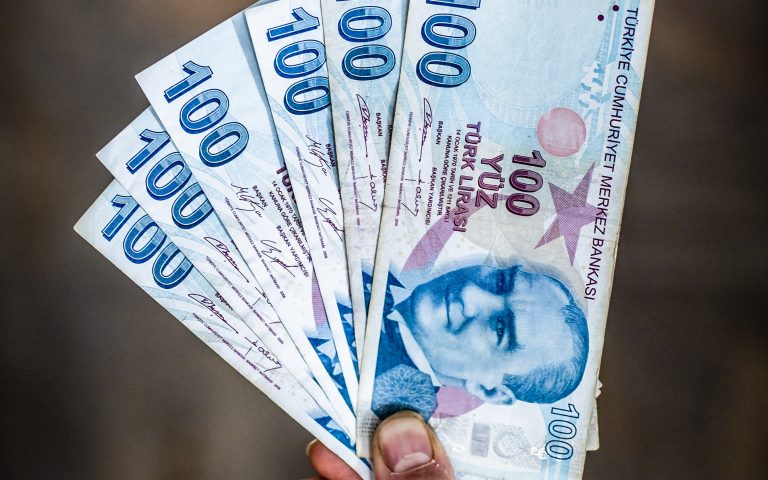 Toυρκία: Η κεντρική τράπεζα συνεχίζει να «καίει» τα συναλλαγματικά της διαθέσιμα