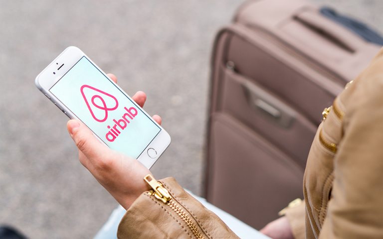 Μειώνονται οι κρατήσεις στο Airbnb – Τι δείχνουν τα πρόσφατα στοιχεία