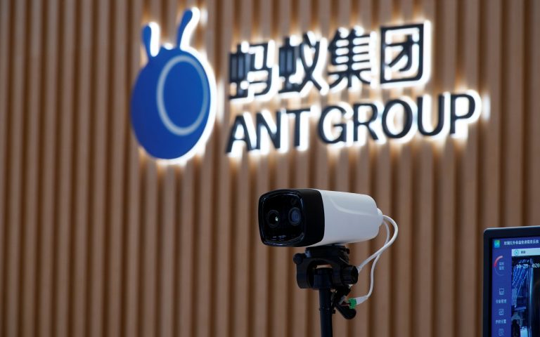 Η Ant ενδίδει στις πιέσεις των κινεζικών αρχών