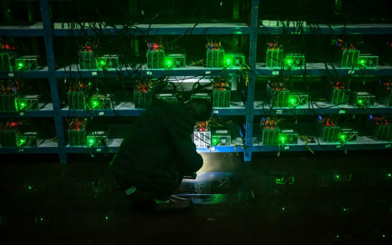 Bitcoin: Χάθηκαν 300 δισ. δολάρια καθώς κατεβάζουν διακόπτες οι miners στην Κίνα