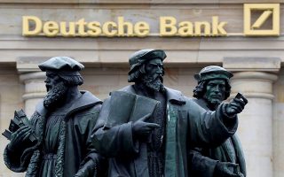 Deutsche Bank: Βλέπει την οικονομία στα όρια της ύφεσης αλλά τις αγορές στο +12% για το 2024