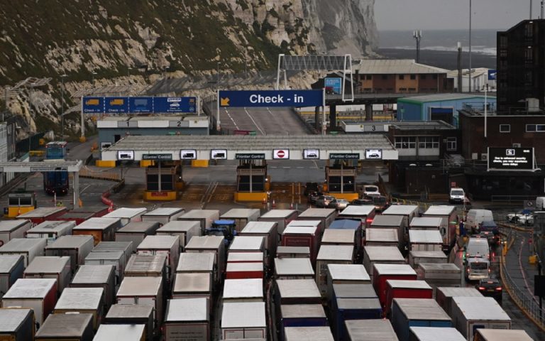 Βρετανία: 4.500 φορτηγά αναχώρησαν από το Ντόβερ