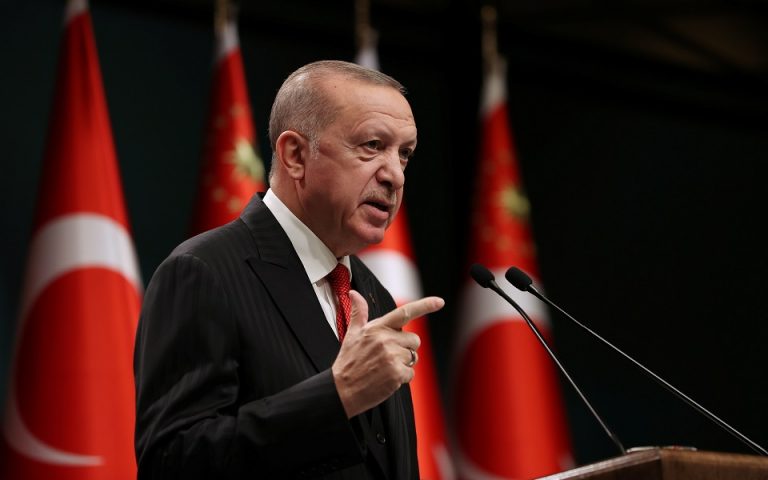 Τουρκία: Ο Ερντογάν παρεμβαίνει ξανά και η λίρα σε νέο ιστορικό χαμηλό 