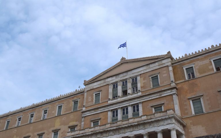 Oxford Economics: Πώς θα γράψει το success story η Ελλάδα το 2021