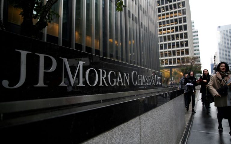 JP Morgan: Ποντάρει στην Ελλάδα το 2022 – Έξοδος από το junk το β΄ εξάμηνο