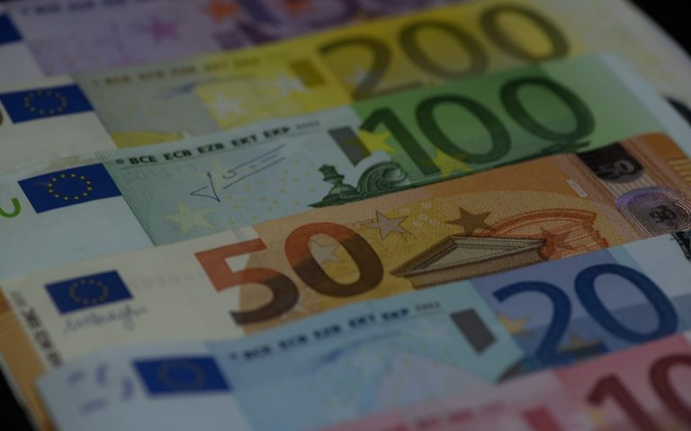 Μακροχρόνια άνεργοι: Έως τη Δευτέρα η δήλωση IBAN για τα 400 ευρώ