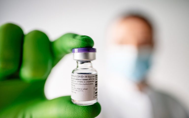 Spiegel: Η Ευρώπη αγόρασε λιγότερα εμβόλια από αυτά που χρειάζεται