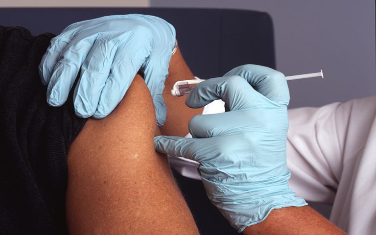 Επιφυλακτικοί 2 στους 3 Έλληνες για το εμβόλιο