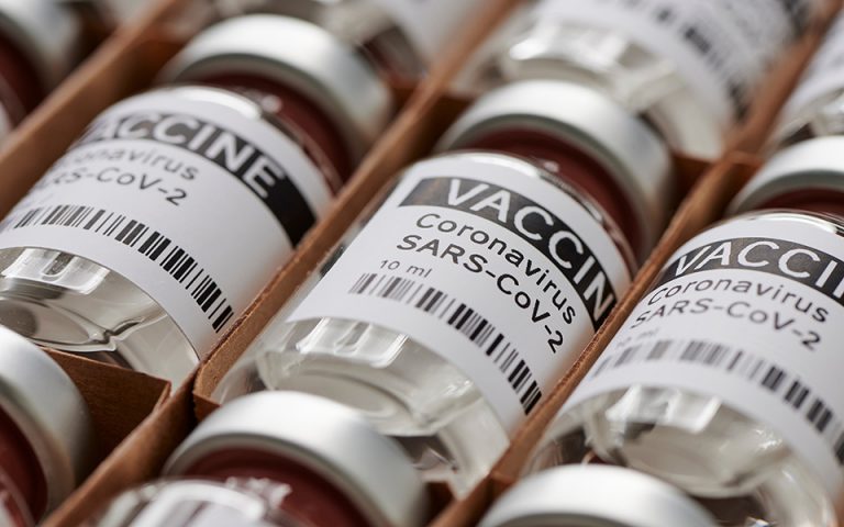 ΕΜΑ: Το εμβόλιο της AstraZeneca δεν θα εγκριθεί τον Ιανουάριο