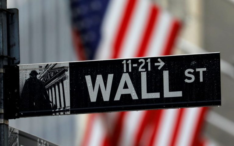 «Φρένο» στη Wall Street από Tesla και κορωνοϊό 