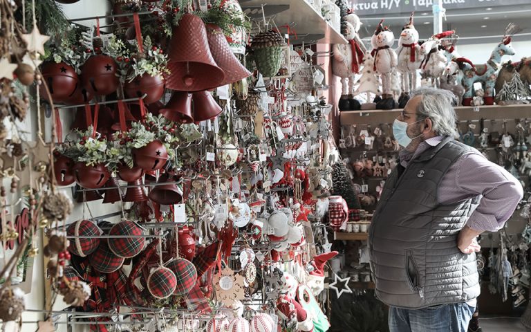 Σκρέκας: Οι τιμές των χριστουγεννιάτικων ειδών μειώνονται