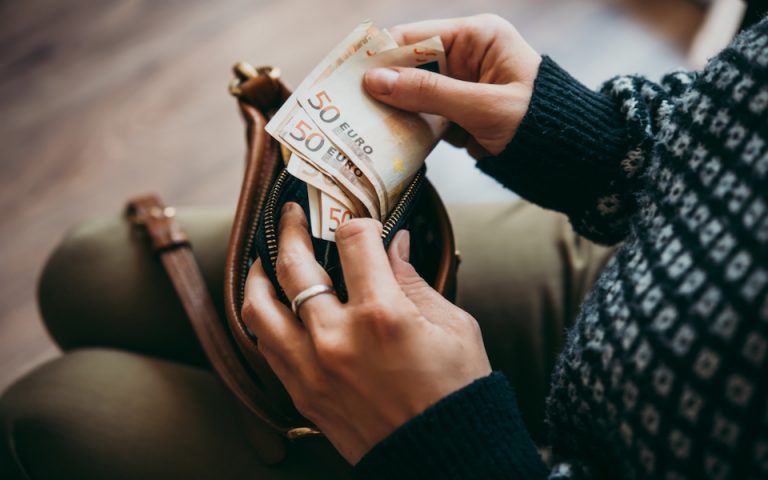 Το «ημερολόγιο» καταβολής επιδομάτων και ενισχύσεων – Πότε πληρώνεται και τι