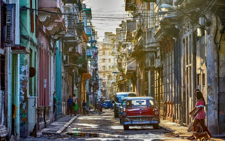 Γιατί η Κούβα καταργεί το διπλό νόμισμα