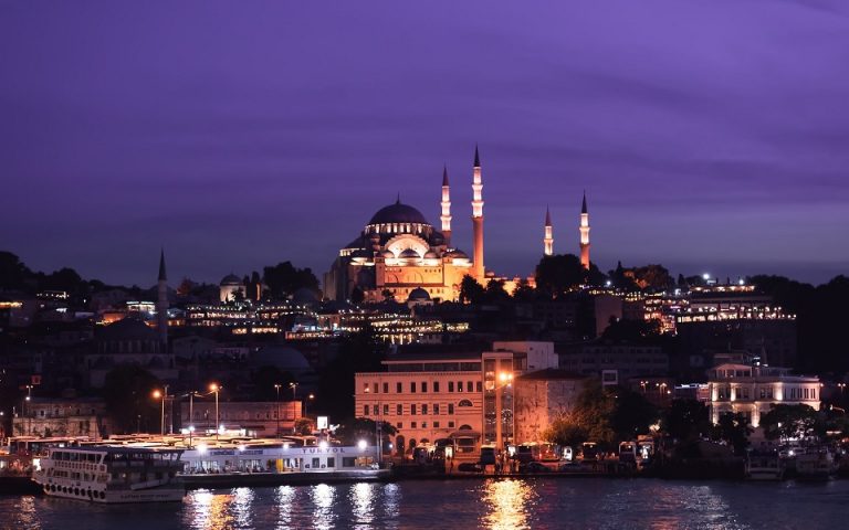 Οι κυρώσεις σπρώχνουν την Τουρκία στα πρόθυρα νέας κρίσης