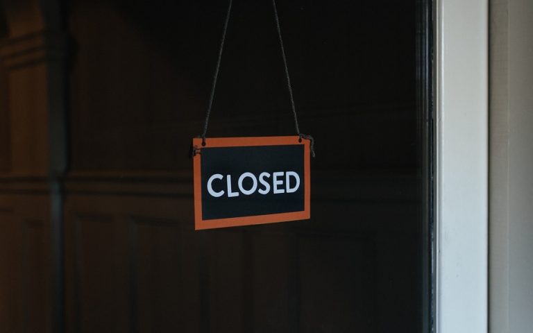 Κλουκίνας – Λάππας: Κλείνει τα καταστήματα σε Αλβανία και Σερβία
