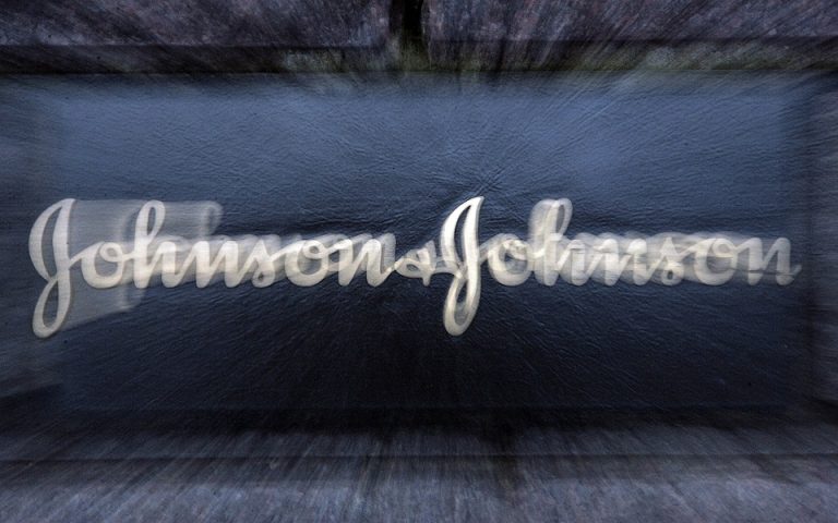 Johnson & Johnson: Σπάει σε δύο εταιρείες