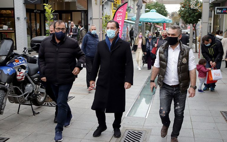 Αδ. Γεωργιάδης: Συνωστισμός στους δρόμους, αλλά όλοι με μάσκες