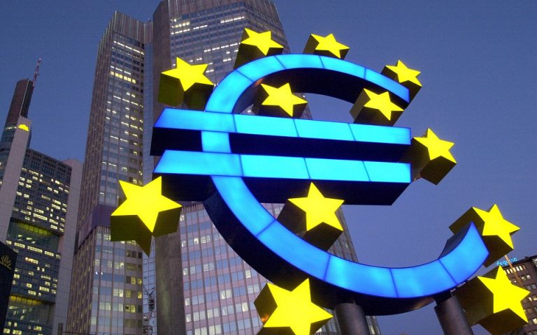 Πυκνώνουν τα «σύννεφα» πάνω από την οικονομία της Ευρωζώνης