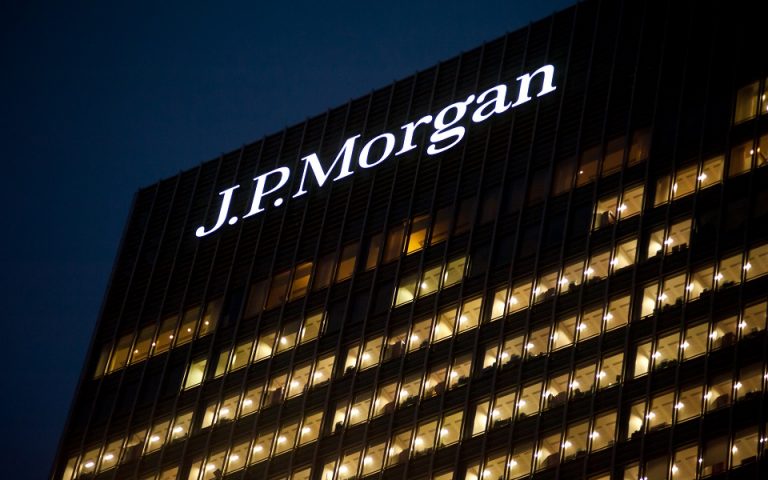 JP Morgan: Τι λέει για τα ελληνικά ομόλογα μετά τις υπερ-αποδόσεις