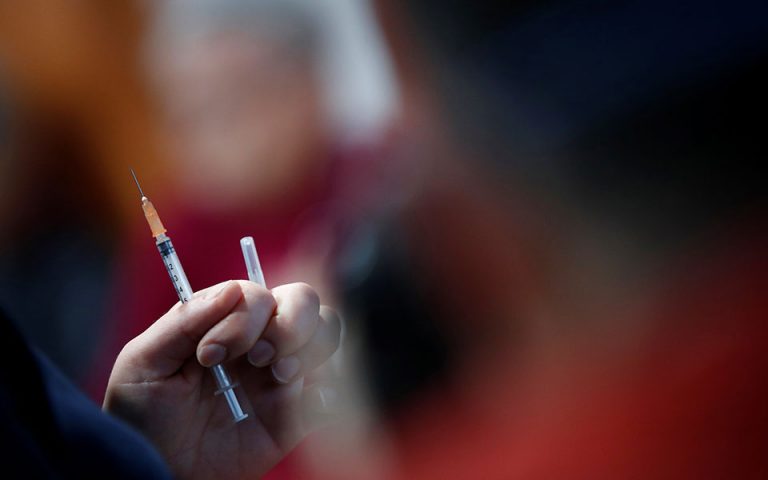 ΕΜΑ: Αρχές Οκτωβρίου η απόφαση για τρίτη δόση εμβολίου στα άτομα άνω των 16 ετών