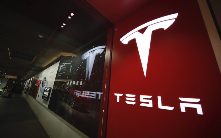 Εξαγορά Twitter: Βαρίδι για την μετοχή της Tesla – Απώλειες 10%
