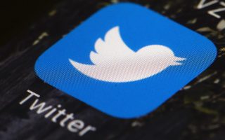 Ο αργός και επώδυνος θάνατος του Twitter ή πώς να «κάψετε» 44 δισ. δολάρια
