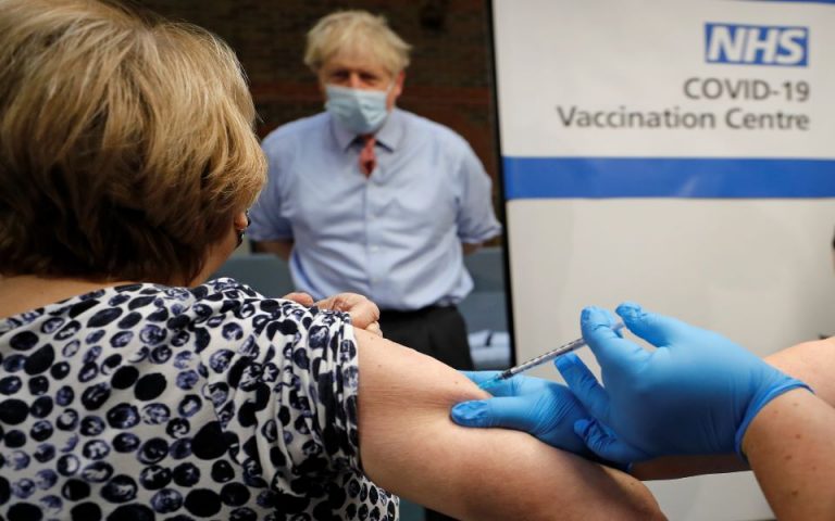 Εμβόλιο Covid-19: Πόσοι και ποιοι έχουν εμβολιαστεί στη Βρετανία