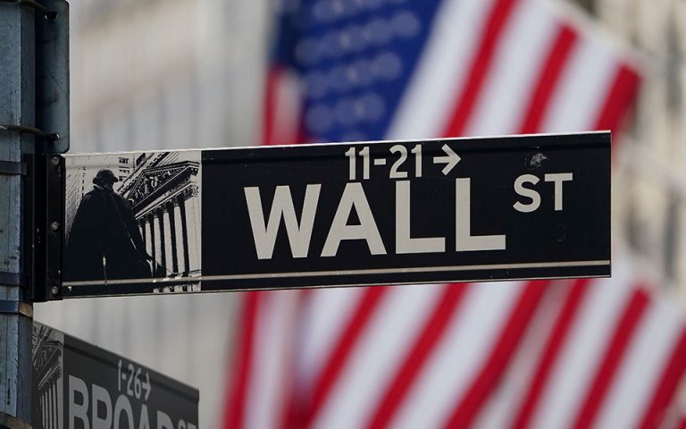 Στο κόκκινο η Wall Street – «Κλωτσούν» οι επενδυτές για τις θέσεις εργασίας