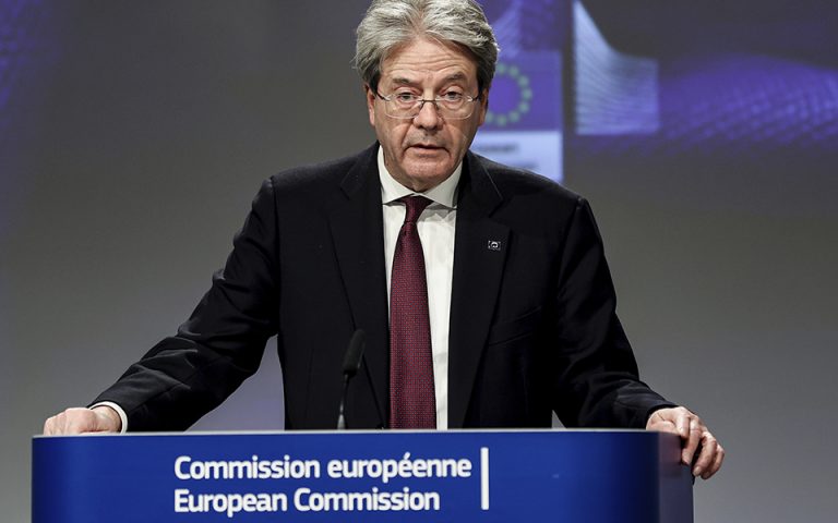 Τζεντιλόνι: Σε διπλή κρίση η Ευρωζώνη – Μπορεί όμως να αποφύγει την ύφεση