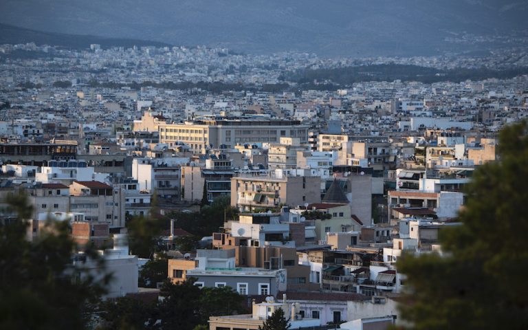 Η «πρωτιά» της Ελλάδας στις δαπάνες για κατοικία – Πόσοι δίνουν το 40% του εισοδήματός τους