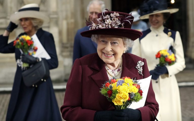Η «εργοδότρια» Βασίλισσα Ελισάβετ – Πόσα άτομα εργάζονται για το Παλάτι