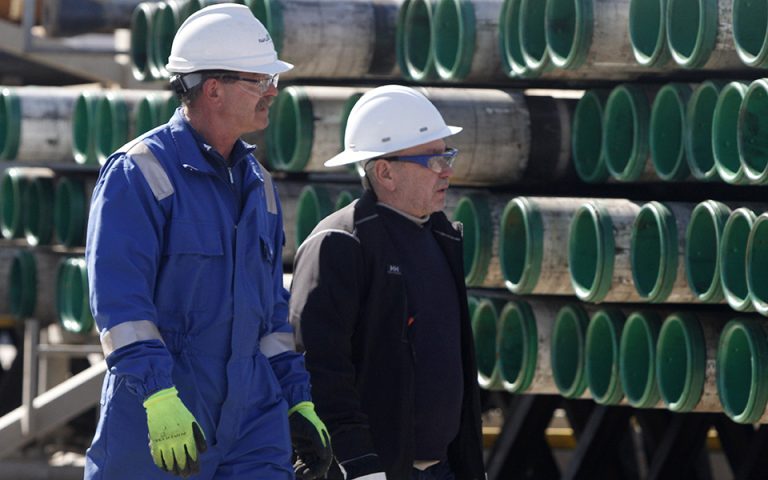 Μείωση αποδοχών στο 30% των εργαζομένων στους κλάδους πετρελαίου και αερίου