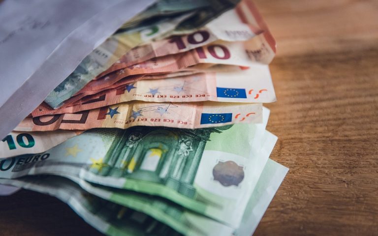 Ταμειακό έλλειμμα 24,1 δισ. ευρώ το 2020