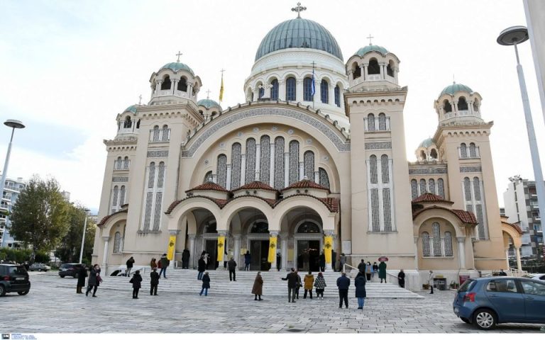 Δερμιτζάκης: Καμπανάκι για συνωστισμό στις εκκλησίες